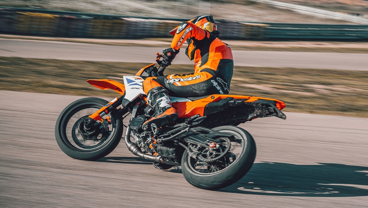 KTM 390 SMC R Launched: A Thrill Machine with 44PS Power, 29.41 kmpl Mileage And Rs3.50 Lakh Price Tag