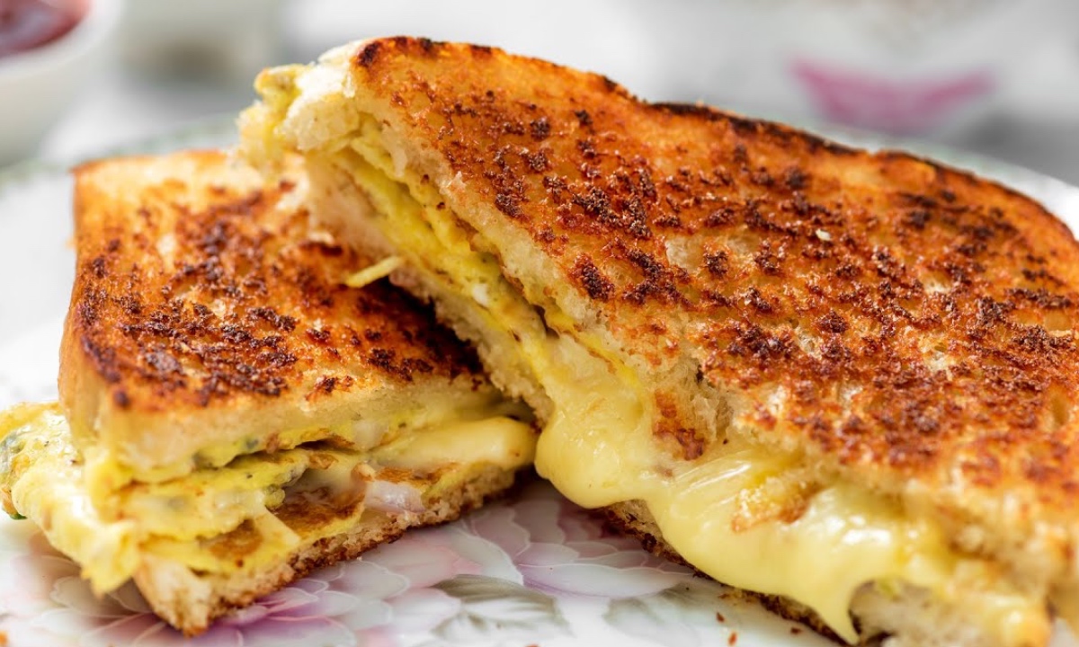 Cheese Omelette Sandwich