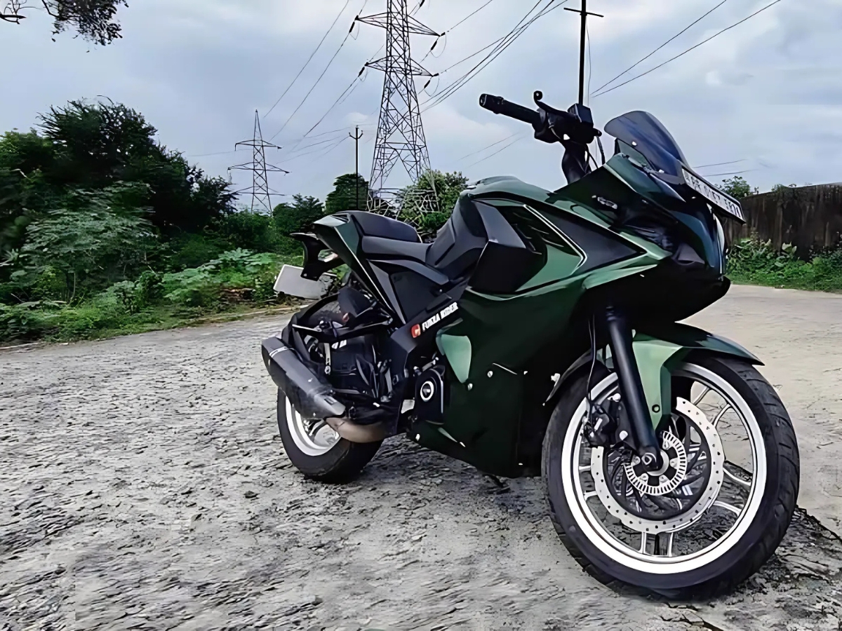 Bajaj Pulsar RS200 The Ultimate Sports Bike for Thrill Seekers