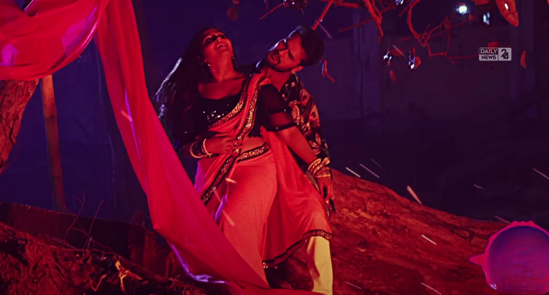 Khesari Lal Yadav and Kajal Raghwani's Sizzling Chemistry Sets the Bhojpuri Industry on Fire OnAe Dhania Aagiya Hawe Tohre Lagawal