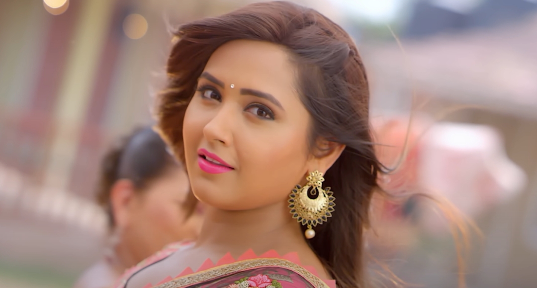 This Bhojpuri Song Is Setting the Internet on Fire Pawan Singh and Kajal Raghwani Romance Wins Hearts