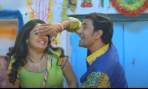 Bhojpuri Song: Nirahua, Amrapali and Monalisa Set the Screen on Fire Matha Fail Ho Gail