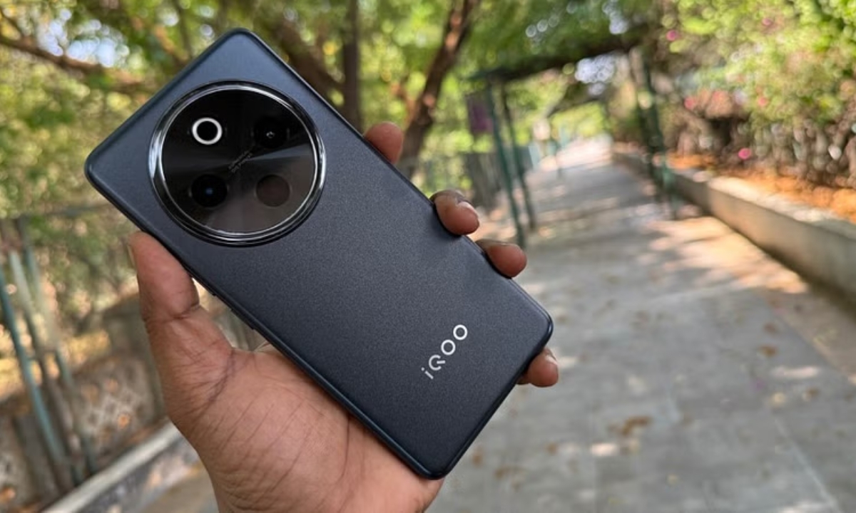 iQOO Z10 Launched with Massive Battery and 4K Camera A Power-Packed Smartphone at an Unbeatable Price
