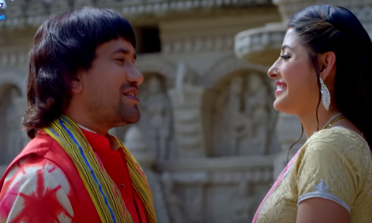 Bhojpuri Song: Nirahua Romantic Hit Batawa Jaan Kawan Badri Mein Goes Viral Again on YouTube