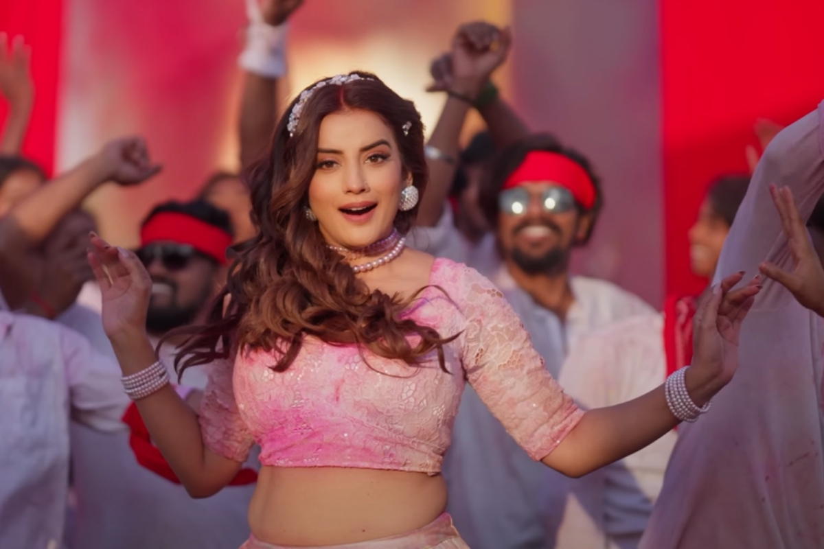 Bhojpuri Song: Akshara Singh New Holi Song Jogira Sa Ra Ra Creates a Sensational Buzz