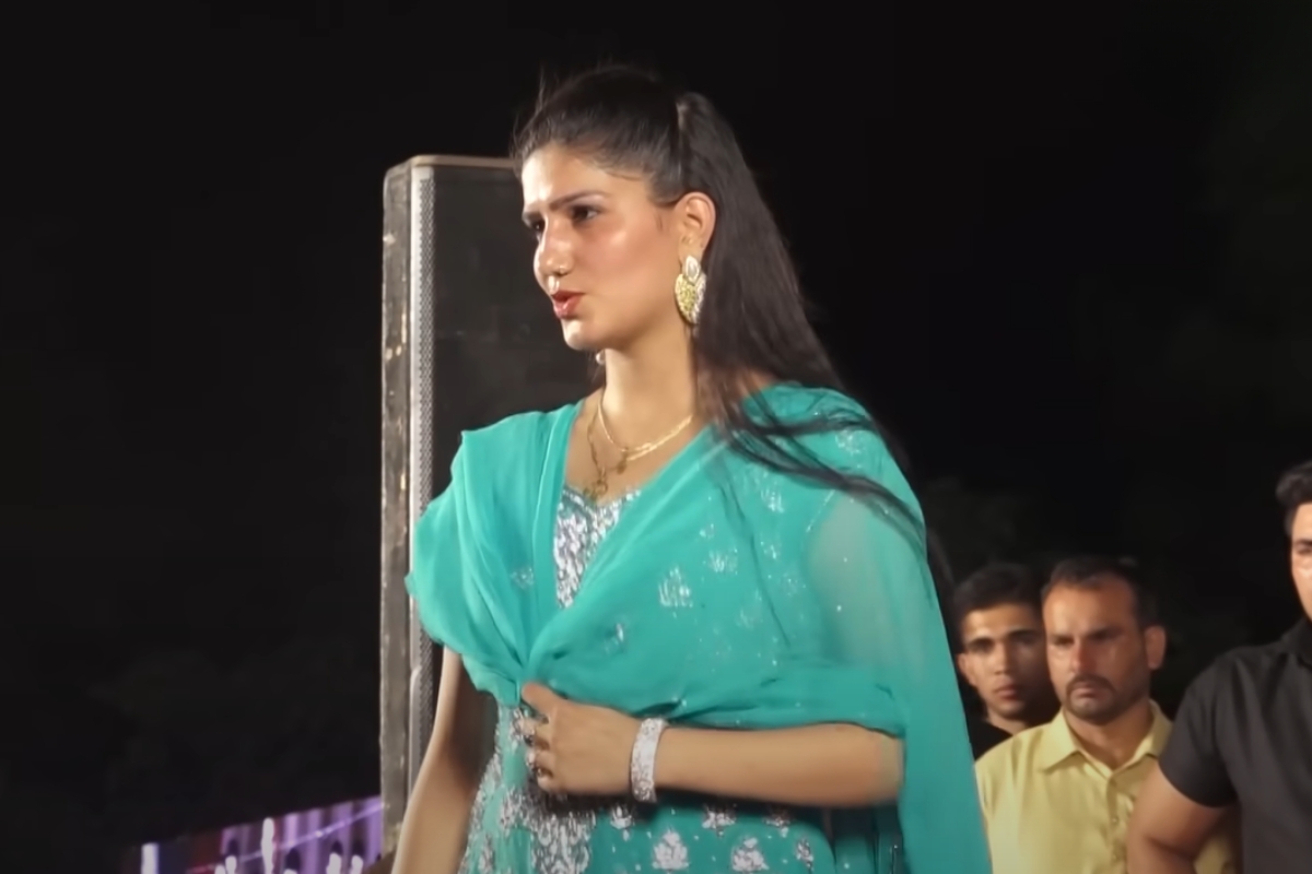 Haryanvi Song: Sapna Choudhary Dance Set the Stage on Fire in Blue Suit, Fans Went Crazy