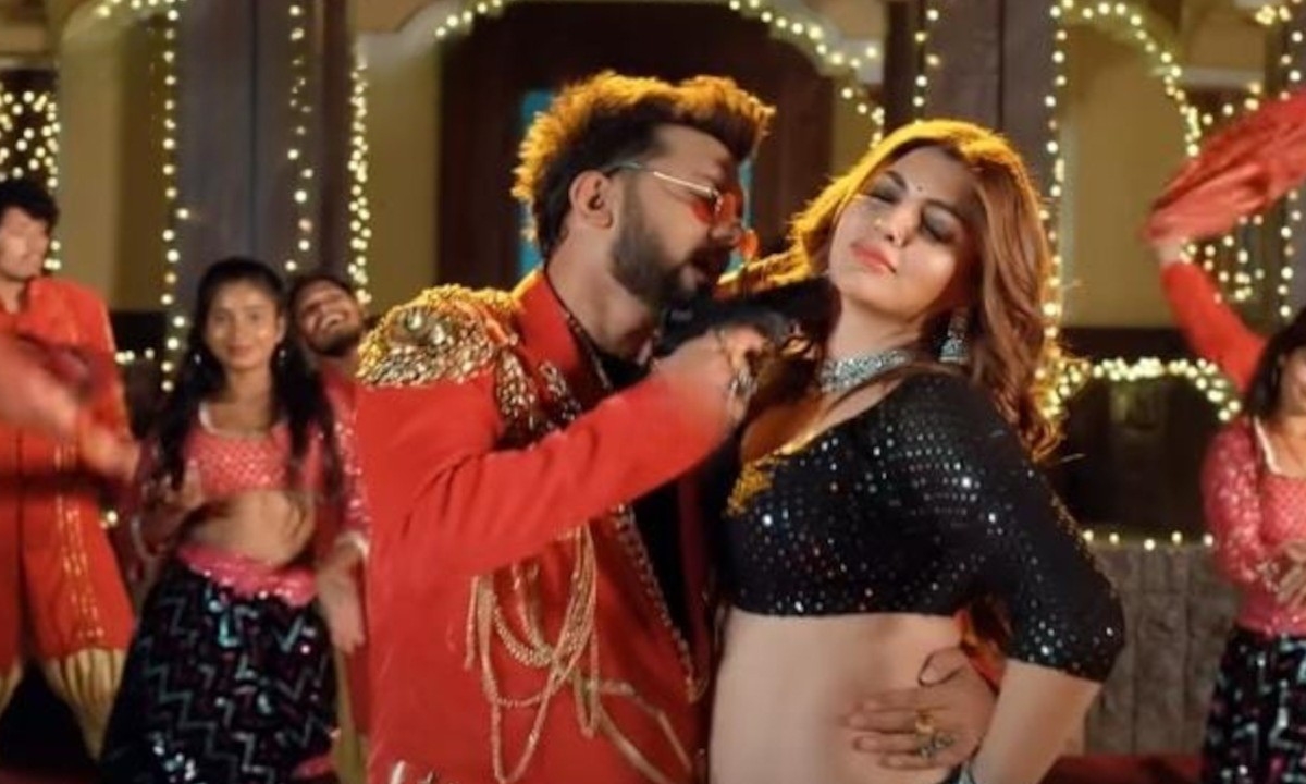 Licensee Goes Viral Neelkamal Singh & Akanksha Puri’s Bold Moves Cross 4K Views Fast