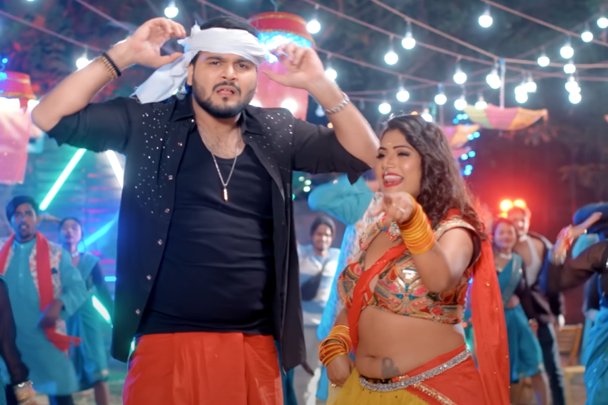 Bhojpuri Song: Arvind Akela Kallu Seeti Sets YouTube on Fire with Sizzling Chemistry