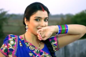 Bhojpuri Song: Nirahua and Amrapali Dubey Evergreen Romance Goes Viral Once Again