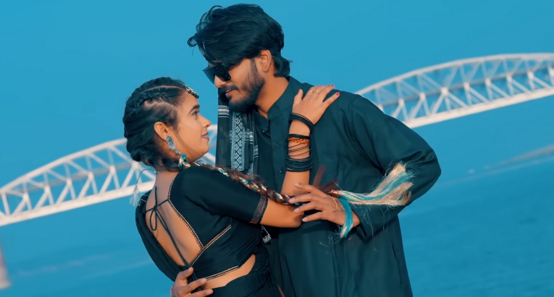 Feel the Energy Ago Laal Saadi is the Bhojpuri Song That Everyone is Talking Abou