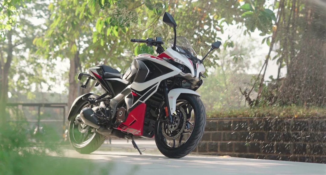 Bajaj Pulsar RS 200 A Sporty Thrill Wrapped in Everyday Practicality