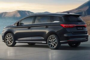 BYD eMAX 7: Enormous Electric MUV with Luxurious Specifications, See Price