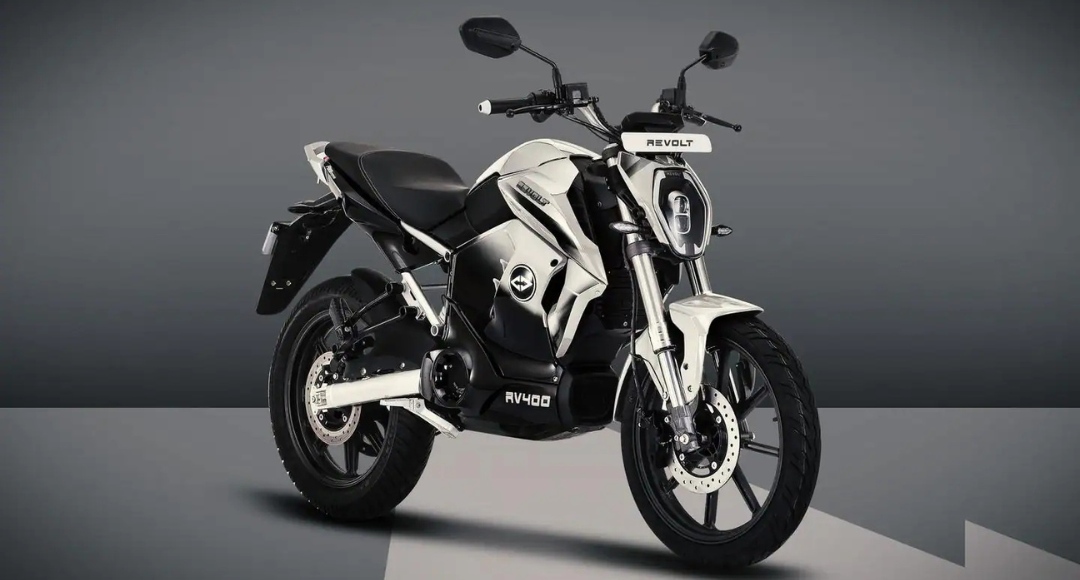 Revolt RV400