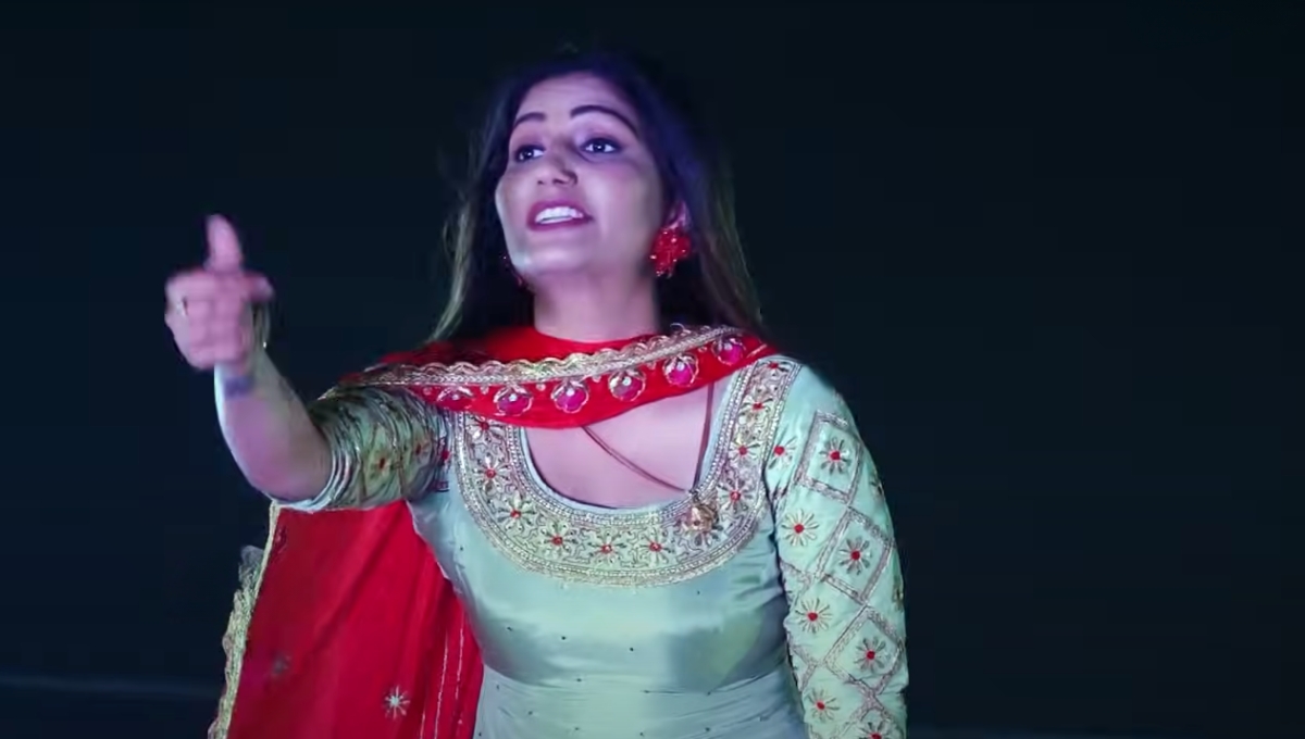 Haryanvi Song: Sapna Stunning Nikkar Nikkar Me Dance Performance Lights Up the Stage