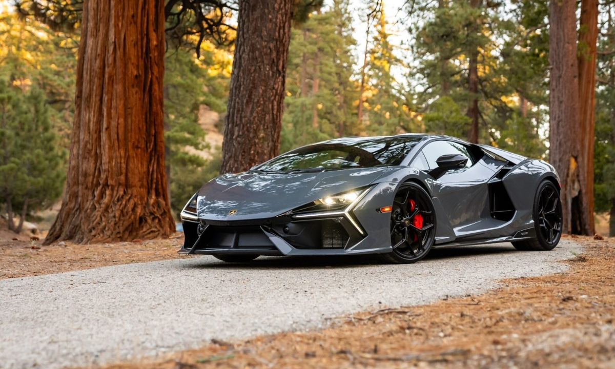 Lamborghini Revuelto