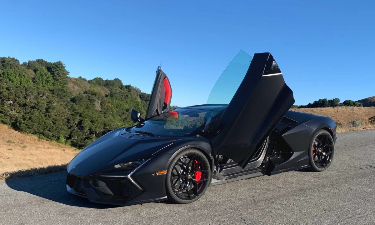 Lamborghini Revuelto