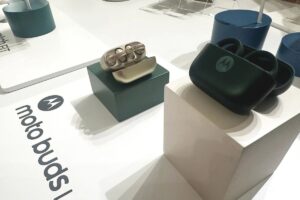 Moto Buds Loop Smart, and Superior Sound Experience for Rs 14760