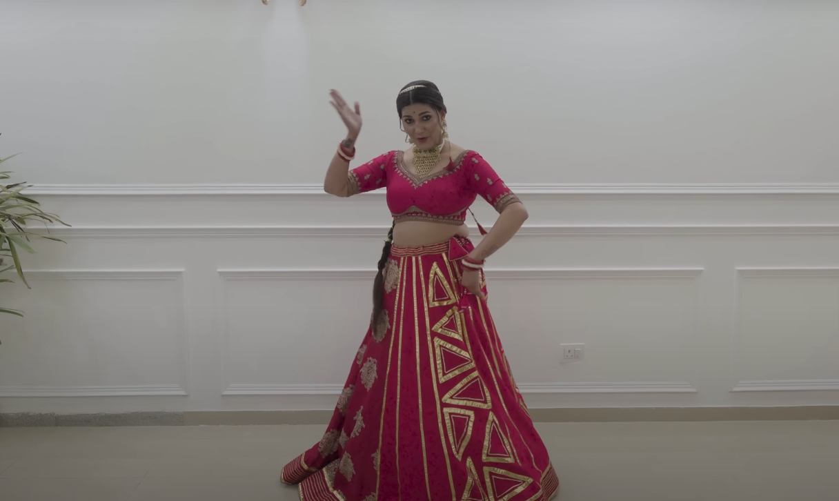 Haryanvi Song: Sapna Choudhary Sets the Stage on Fire with Halwa Sharir Dance Performance