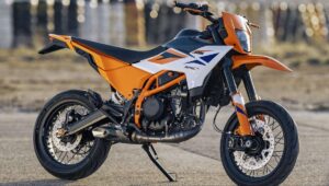 KTM 390 SMC R 2025: A Perfect Fusion of Style, Speed And Tech with 29.41 kmpl Mileage at Rs 3.45 Lakh